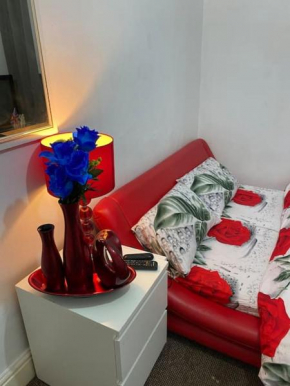 Three double Bedrooms with share bathroom at La Belle Meuniere Leicester